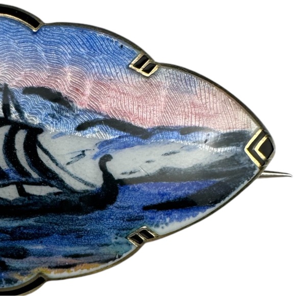 Hallmarked Sterling Silver Meldahl Enamel Brooch - Picture 7 of 16